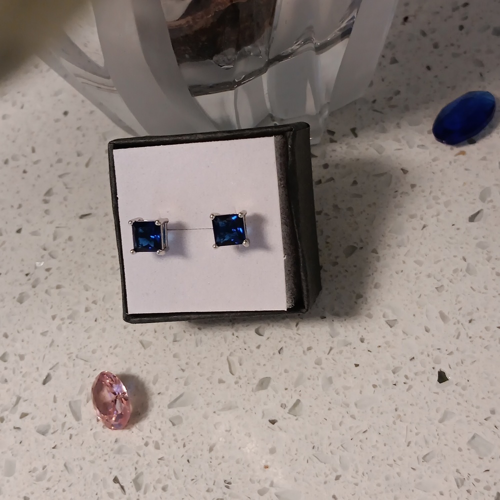 NWT! Custom Fine S925 Blue Sapphire Screw Back Stud Earrings